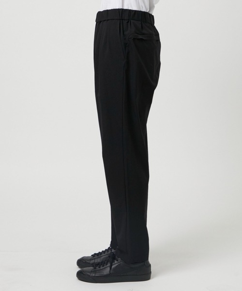 WHITE MOUNTAINEERING(ホワイトマウンテニアリング)の「【White Mountaineering / ホワイトマウンテニアリング】3 TUCK EASY TAPERED PANTS(スラックス・メンズ・ブラック・0/1/2)」の5枚目の写真