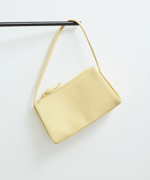 ADAM ET ROPE'（アダムエロペ）の「【サステナブル】ワンハンドルミニバッグ（ハンドバッグ・レディース・ブラック/クリーム・FREE）」の2枚目の写真