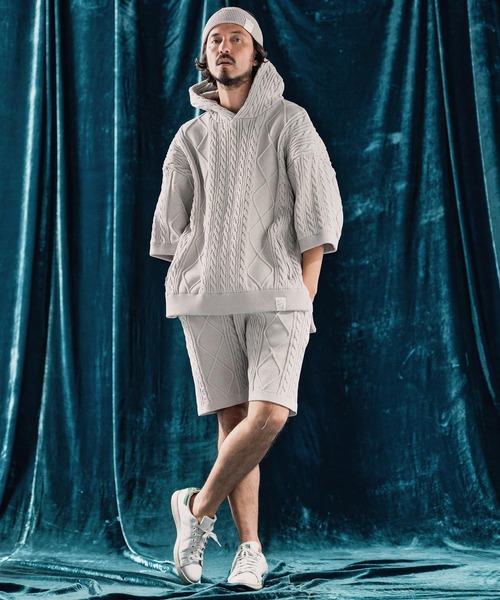 ANGENEHM(アンゲネーム)の「mpa3732-Airy yarn cable stitch short sleeve hoodie ニットパーカー(パーカー・メンズ・ブラック/グレイッシュベージュ/キナリ/サックスブルー系・S/M/L)」の8枚目の写真