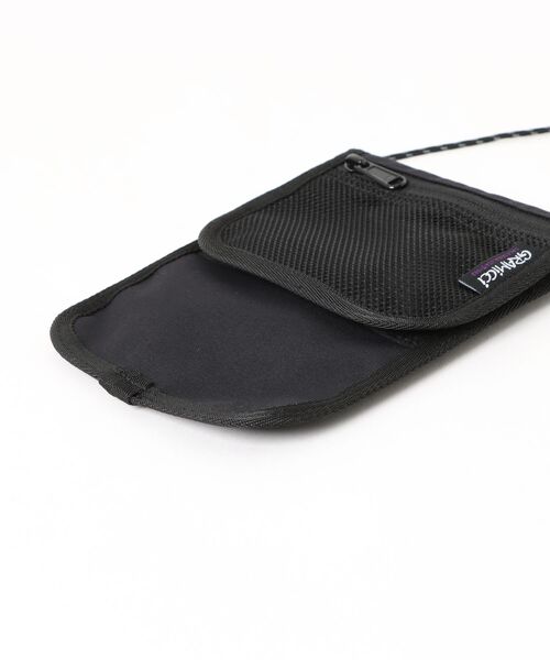 Gramicci(グラミチ)の「《GRAMICCI(グラミチ) 》CORDURA NECK POUCH(ショルダーバッグ・メンズ・ブラック/オリーブ・FREE)」の11枚目の写真