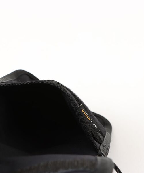 Gramicci(グラミチ)の「《GRAMICCI(グラミチ) 》CORDURA NECK POUCH(ショルダーバッグ・メンズ・ブラック/オリーブ・FREE)」の12枚目の写真