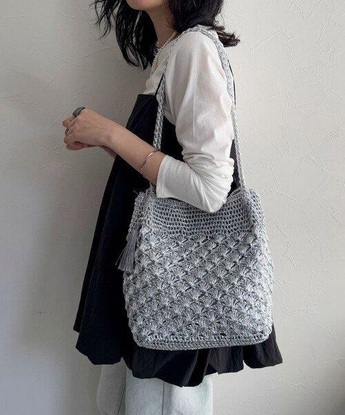 fredy emue（フレディエミュ）の「メタリックコードロングハンドルトートバッグ（かごバッグ・レディース・ブロンズ/シルバー・FREE）」の3枚目の写真