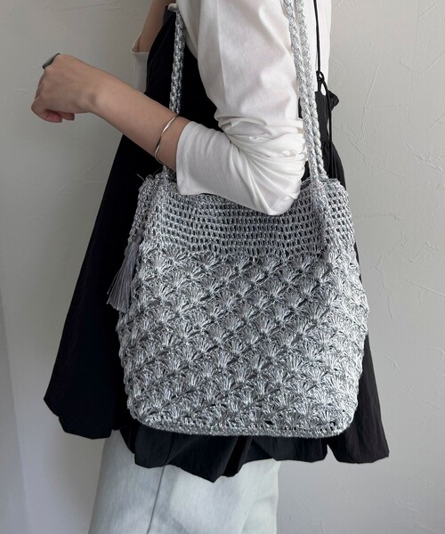 fredy emue（フレディエミュ）の「メタリックコードロングハンドルトートバッグ（かごバッグ・レディース・ブロンズ/シルバー・FREE）」の5枚目の写真