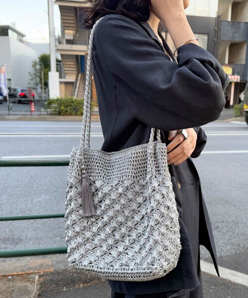 fredy emue（フレディエミュ）の「メタリックコードロングハンドルトートバッグ（かごバッグ・レディース・ブロンズ/シルバー・FREE）」の7枚目の写真