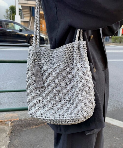 fredy emue（フレディエミュ）の「メタリックコードロングハンドルトートバッグ（かごバッグ・レディース・ブロンズ/シルバー・FREE）」の8枚目の写真