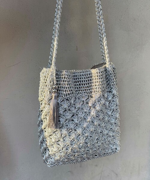 fredy emue（フレディエミュ）の「メタリックコードロングハンドルトートバッグ（かごバッグ・レディース・ブロンズ/シルバー・FREE）」の11枚目の写真