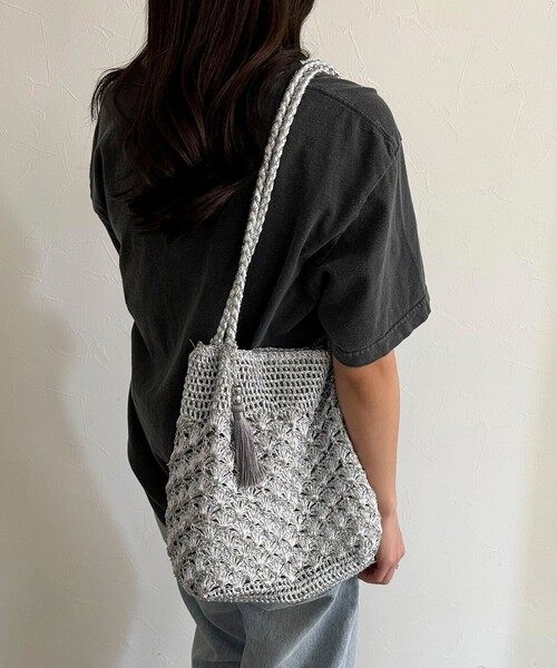 fredy emue（フレディエミュ）の「メタリックコードロングハンドルトートバッグ（かごバッグ・レディース・ブロンズ/シルバー・FREE）」の14枚目の写真