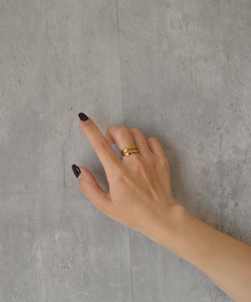 BROTHERHOOD（ブラザーフッド）の「【earyear】Layered Line design peti Volume Ring（リング・レディース・ゴールド/シルバー・MEDIUM/SMALL/LARGE）」の3枚目の写真