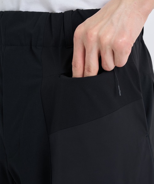 WHITE MOUNTAINEERING(ホワイトマウンテニアリング)の「【White Mountaineering / ホワイトマウンテニアリング】別注 STRETCHED HYBRID TAPERED WIDE PANTS/セットアップ対応(その他パンツ・メンズ・ブラック・1/2/0/3)」の10枚目の写真