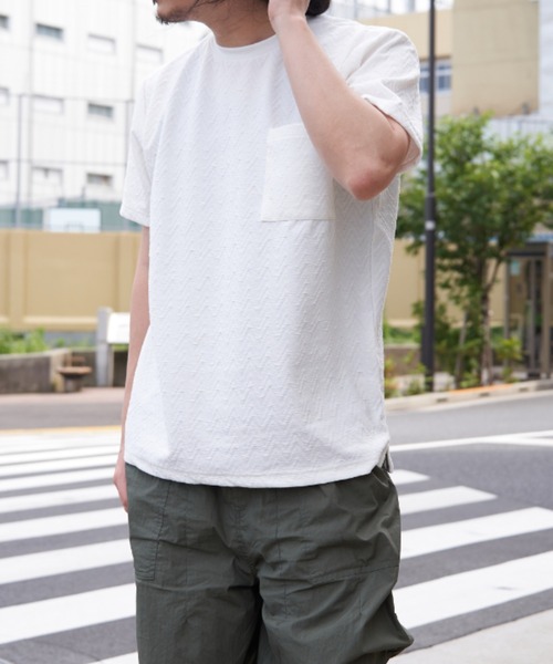 ikka(イッカ)の「ヘリンボンフクレジャカードTシャツ(Tシャツ/カットソー・メンズ・ブラック/ライム/ホワイト/グレー・M/L/XL/S)」の2枚目の写真
