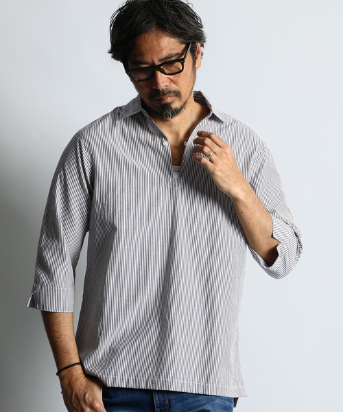 The DUFFER of ST.GEORGE(ザダファーオブセントジョージ)の「SEERSUCKER STRIPE 3Q SKIPPER SHIRT:シアサッカーストライプ 7分袖 スキッパーシャツ(シャツ/ブラウス・メンズ・ブルー/ブラック・SMALL/MEDIUM/LARGE/X-LARGE)」の2枚目の写真