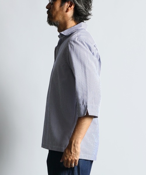 The DUFFER of ST.GEORGE(ザダファーオブセントジョージ)の「SEERSUCKER STRIPE 3Q SKIPPER SHIRT:シアサッカーストライプ 7分袖 スキッパーシャツ(シャツ/ブラウス・メンズ・ブルー/ブラック・SMALL/MEDIUM/LARGE/X-LARGE)」の7枚目の写真