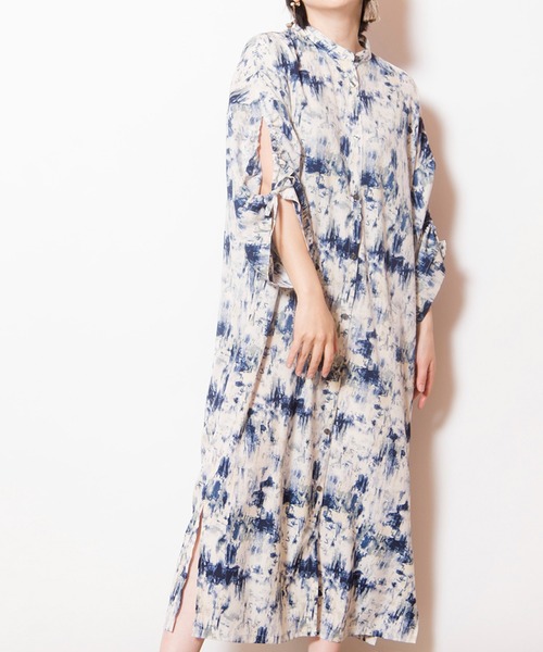 OSMOSIS（オズモーシス）の「スリットギャザースリーブワンピース（ワンピース・レディース・ブルー系その他/ブラック/ブラック系その他・ONE SIZE）」の3枚目の写真