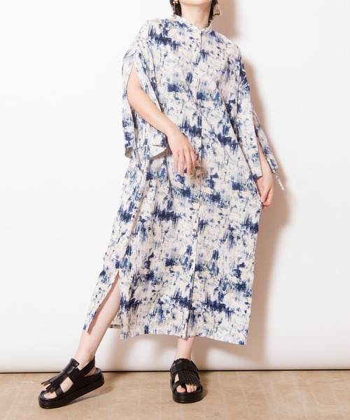 OSMOSIS（オズモーシス）の「スリットギャザースリーブワンピース（ワンピース・レディース・ブルー系その他/ブラック/ブラック系その他・ONE SIZE）」の22枚目の写真