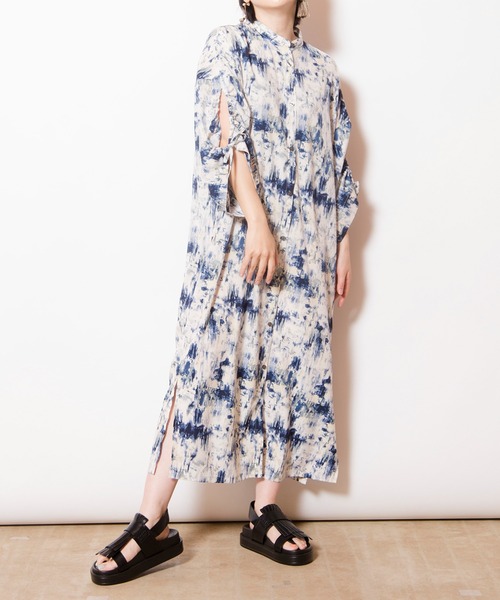 OSMOSIS（オズモーシス）の「スリットギャザースリーブワンピース（ワンピース・レディース・ブルー系その他/ブラック/ブラック系その他・ONE SIZE）」の18枚目の写真