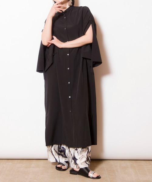 OSMOSIS（オズモーシス）の「スリットギャザースリーブワンピース（ワンピース・レディース・ブルー系その他/ブラック/ブラック系その他・ONE SIZE）」の14枚目の写真