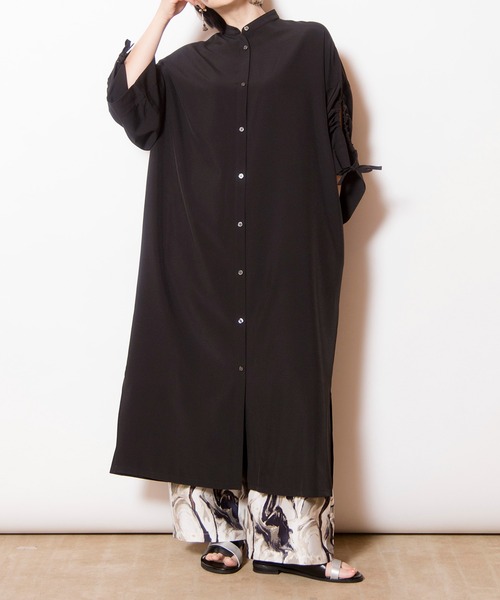 OSMOSIS（オズモーシス）の「スリットギャザースリーブワンピース（ワンピース・レディース・ブルー系その他/ブラック/ブラック系その他・ONE SIZE）」の11枚目の写真