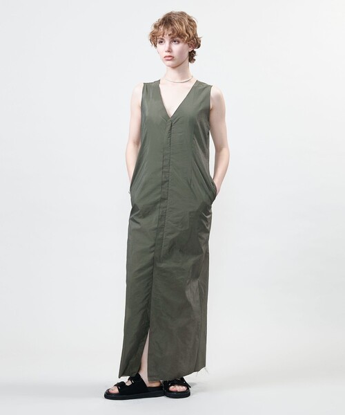 ASTRAET（アストラット）の「＜ASTRAET＞ フロントジップ Vネック ノースリーブワンピース（ワンピース・レディース・オリーブ/ブラック・FREE）」の5枚目の写真