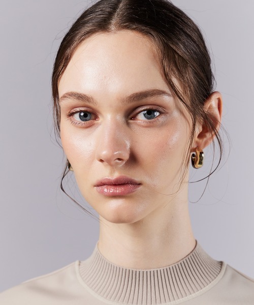 DOUBLE STANDARD CLOTHING(ダブルスタンダードクロージング)の「ボリュームエポキシピアス(ピアス(両耳用)・レディース・ホワイト×ゴールド/ブラック×ゴールド・FREE)」の6枚目の写真