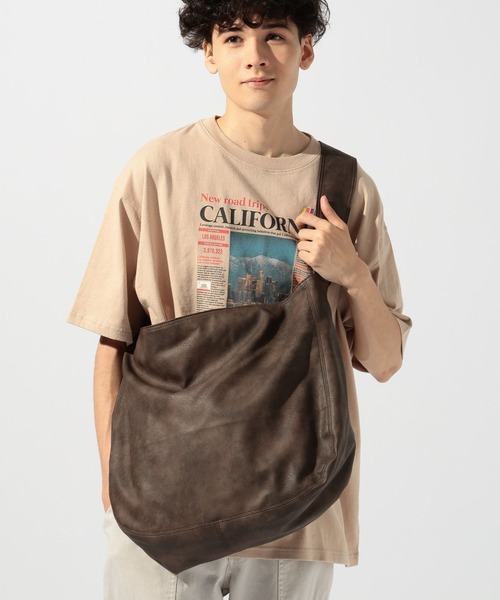 niko and...（ニコアンド）の「フェイクレザー4ポケットラージショルダーバッグ（ショルダーバッグ・メンズ・ブラウン/ブラック・FREE）」の6枚目の写真