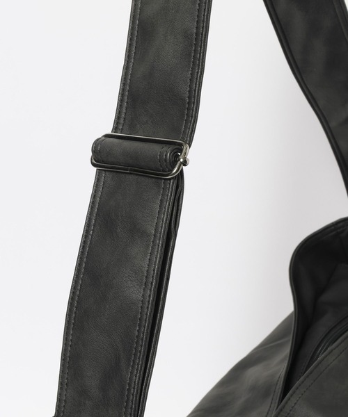 niko and...（ニコアンド）の「フェイクレザー4ポケットラージショルダーバッグ（ショルダーバッグ・メンズ・ブラウン/ブラック・FREE）」の15枚目の写真