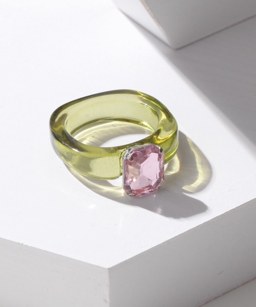 ADDITION STORE(アディションストア)の「【コーデや気分に合わせてカラーを変える♪】POP COLORFUL ACRYLIC RING / ポップ カラフル アクリルリング ONESIZE(リング・レディース・ブルー/オレンジ/イエロー/ライトピンク/グリーン/レッド/ホワイト/パープル/ピンク・ONE SIZE)」の3枚目の写真