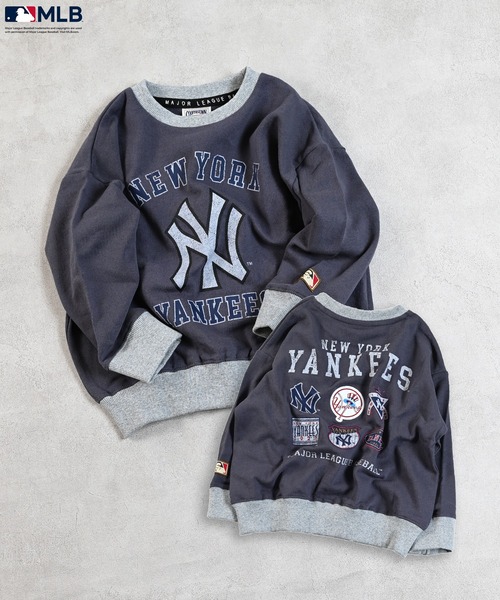 MLB（メジャーリーグベースボール）の「【MLB】別注チームワッペンプリントスウェット（スウェット・キッズ・ブラウン/チャコール/ブルー・110/100/90/80/150/140/130/120）」の2枚目の写真