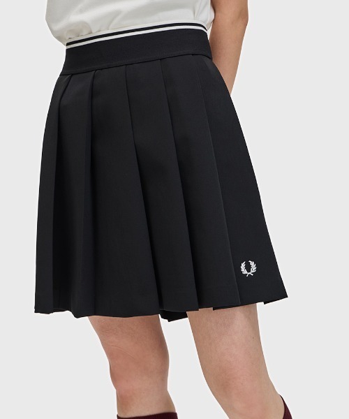FRED PERRY(フレッドペリー)の「Tipped Pleated Skirt/ティップラインプリーツスカート(スカート・レディース・ブラック・6/8/10)」の4枚目の写真
