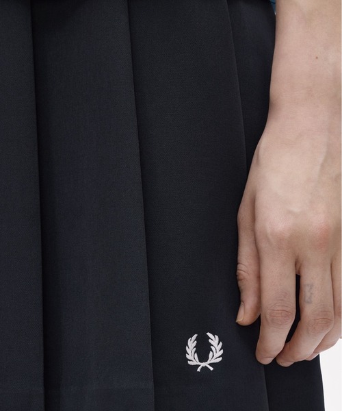FRED PERRY(フレッドペリー)の「Tipped Pleated Skirt/ティップラインプリーツスカート(スカート・レディース・ブラック・6/8/10)」の7枚目の写真