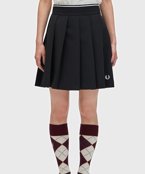 FRED PERRY(フレッドペリー)の「Tipped Pleated Skirt/ティップラインプリーツスカート(スカート・レディース・ブラック・6/8/10)」の5枚目の写真