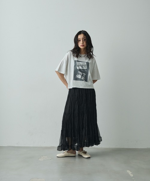 Lunea(ルネア)の「グラフィックプリントTシャツ(Tシャツ/カットソー・レディース・ブラック/ライトグレー・FREE)」の4枚目の写真