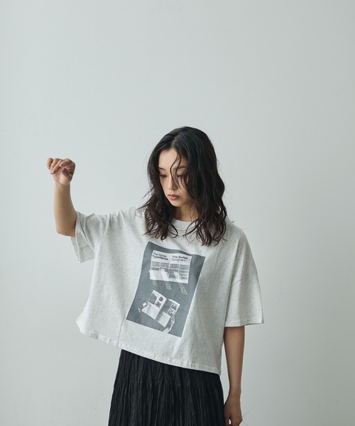 Lunea(ルネア)の「グラフィックプリントTシャツ(Tシャツ/カットソー・レディース・ブラック/ライトグレー・FREE)」の19枚目の写真