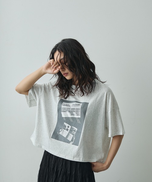 Lunea(ルネア)の「グラフィックプリントTシャツ(Tシャツ/カットソー・レディース・ブラック/ライトグレー・FREE)」の17枚目の写真