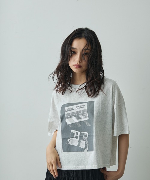 Lunea(ルネア)の「グラフィックプリントTシャツ(Tシャツ/カットソー・レディース・ブラック/ライトグレー・FREE)」の16枚目の写真