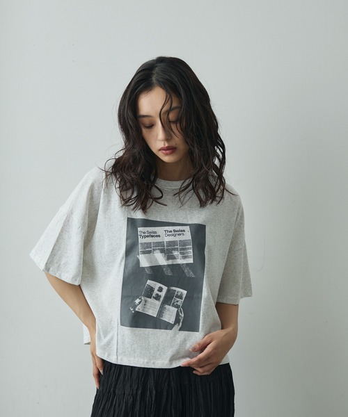 Lunea(ルネア)の「グラフィックプリントTシャツ(Tシャツ/カットソー・レディース・ブラック/ライトグレー・FREE)」の15枚目の写真