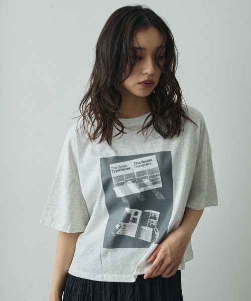 Lunea(ルネア)の「グラフィックプリントTシャツ(Tシャツ/カットソー・レディース・ブラック/ライトグレー・FREE)」の22枚目の写真