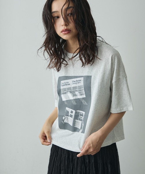 Lunea(ルネア)の「グラフィックプリントTシャツ(Tシャツ/カットソー・レディース・ブラック/ライトグレー・FREE)」の20枚目の写真