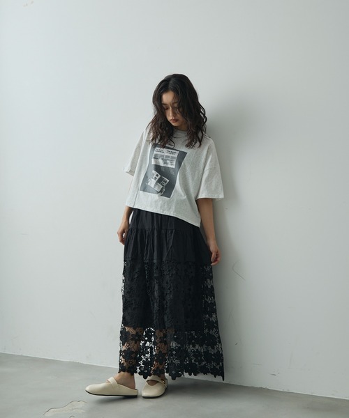 Lunea(ルネア)の「グラフィックプリントTシャツ(Tシャツ/カットソー・レディース・ブラック/ライトグレー・FREE)」の3枚目の写真