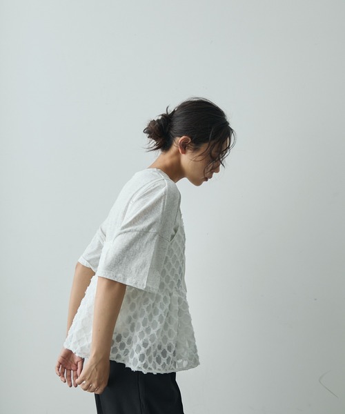 Lunea(ルネア)の「グラフィックプリントTシャツ(Tシャツ/カットソー・レディース・ブラック/ライトグレー・FREE)」の8枚目の写真