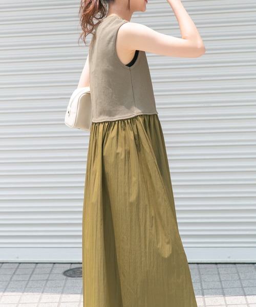 ITEMS URBANRESEARCH(アイテムズ アーバンリサーチ)の「リブドッキングノースリーブワンピース(ワンピース・レディース・グレー系その他/ブラック/カーキ・FREE)」の9枚目の写真