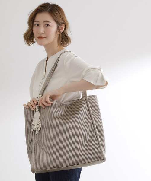 grove（グローブ）の「【A4】プリーツスカーフ付トート（トートバッグ・レディース・シルバー系その他/ライトグレー/ブラック・00）」の4枚目の写真