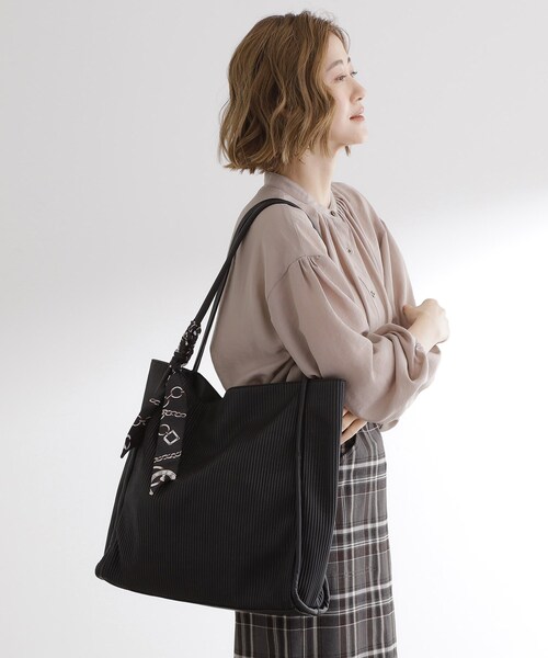 grove（グローブ）の「【A4】プリーツスカーフ付トート（トートバッグ・レディース・シルバー系その他/ライトグレー/ブラック・00）」の8枚目の写真