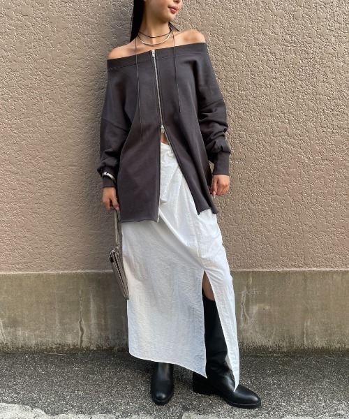 オフショルダーカットオフスウェットトップス（スウェット