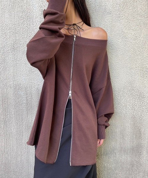 オフショルダーカットオフスウェットトップス（スウェット