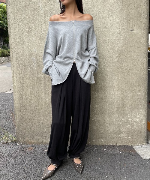 オフショルダーカットオフスウェットトップス（スウェット