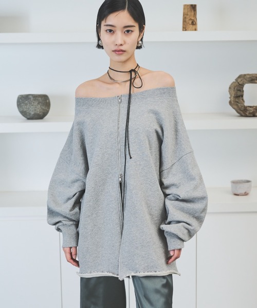 【新品未使用】＜SACRA＞カットオフ スウェット　グレー オフショルダーカットオフスウェットトップス（スウェット