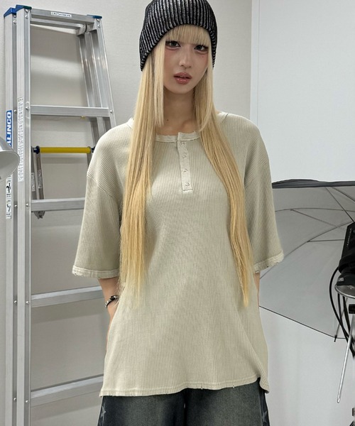 Figments(フィグメンツ)の「ダメージヘンリーT(Tシャツ/カットソー・レディース・アイボリー/ピンク/スミクロ・FREE)」の1枚目の写真