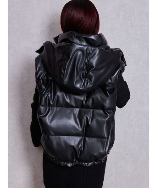 GYDA(ジェイダ)の「ベストとしても着れる!2WAYフェイクレザーミドル丈ダウンコート(ダウンジャケット/コート・レディース・ブラック/オフホワイト・FREE)」の6枚目の写真
