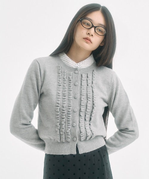 FEKETE（フェケテ）の「polka dot round collar frill blouse / ドット