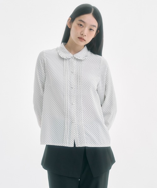 FEKETE（フェケテ）の「polka dot round collar frill blouse / ドット